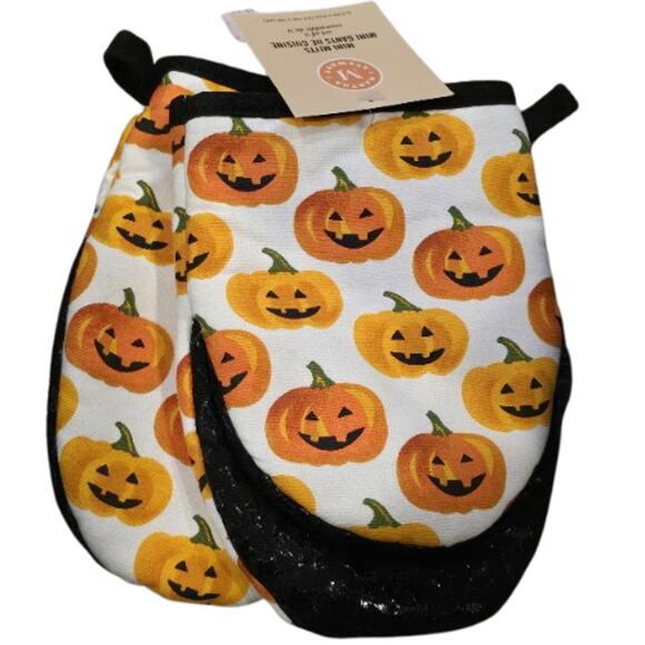Rae Dunn x Snoopy The Peanuts Halloween Oven Mitt Lot NEW - Picture 2 of 4